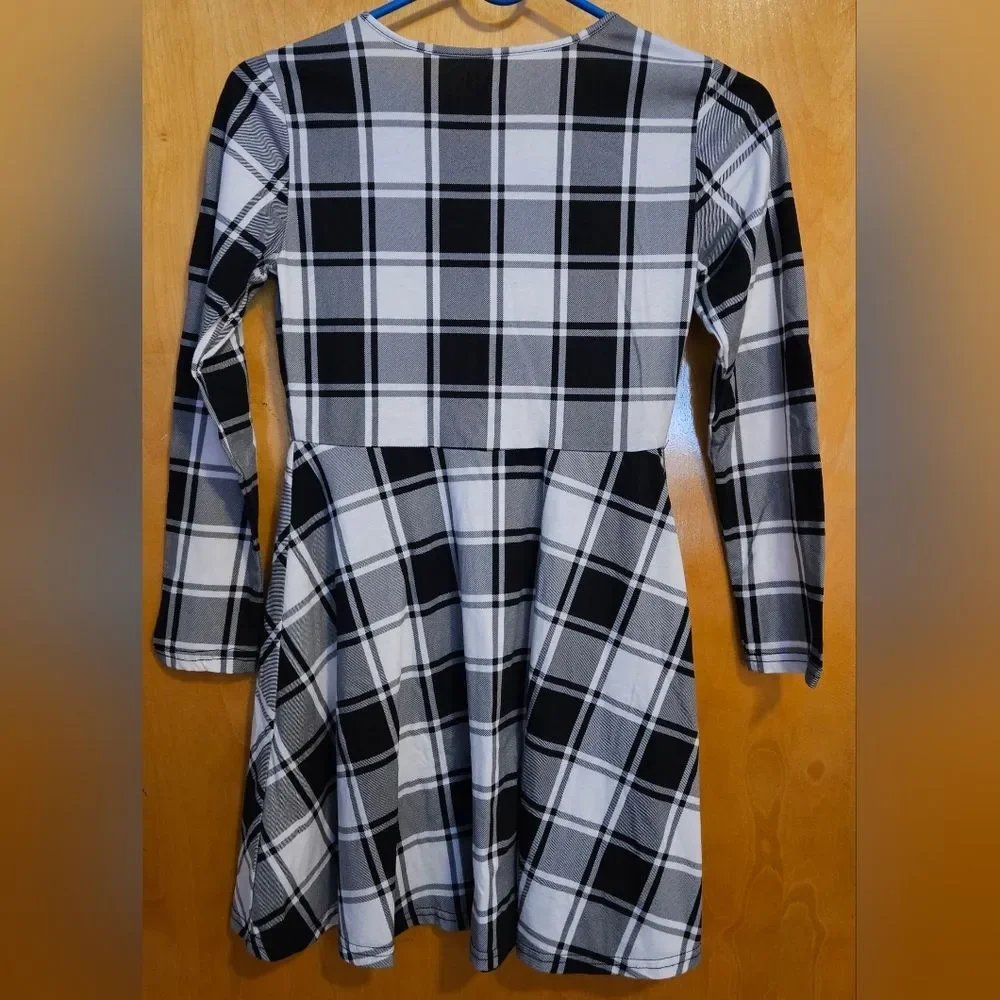 Childerns Place Girls Black and White Fit and Flare Dress Long Sleeve Casual L